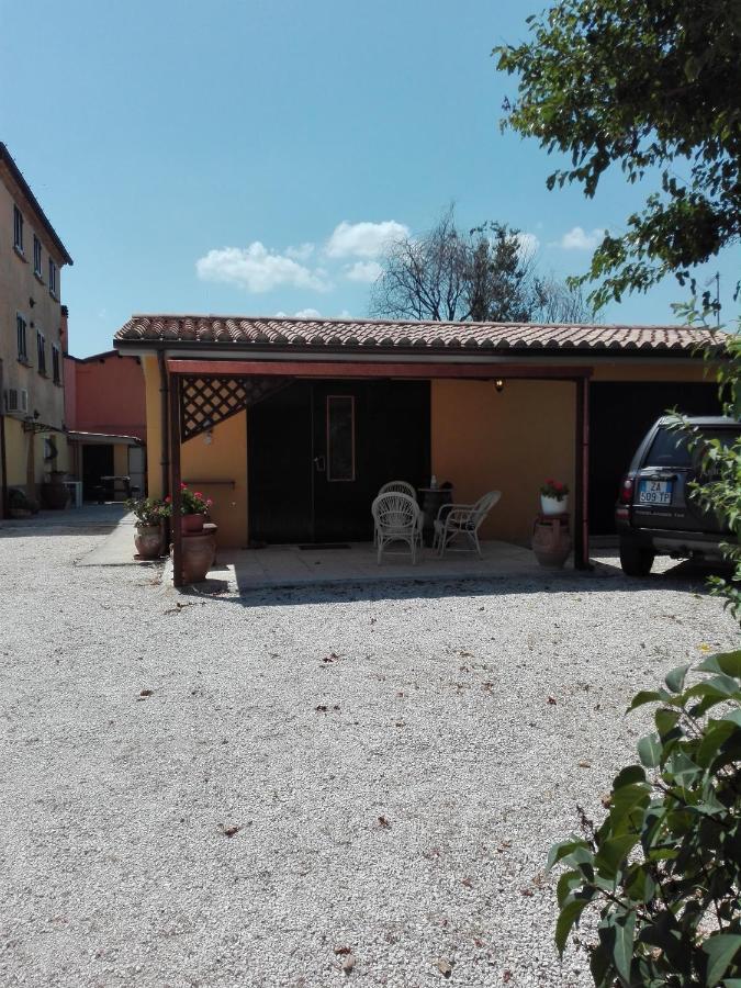 Casa Vacanze Angelica Ostra Vetere エクステリア 写真